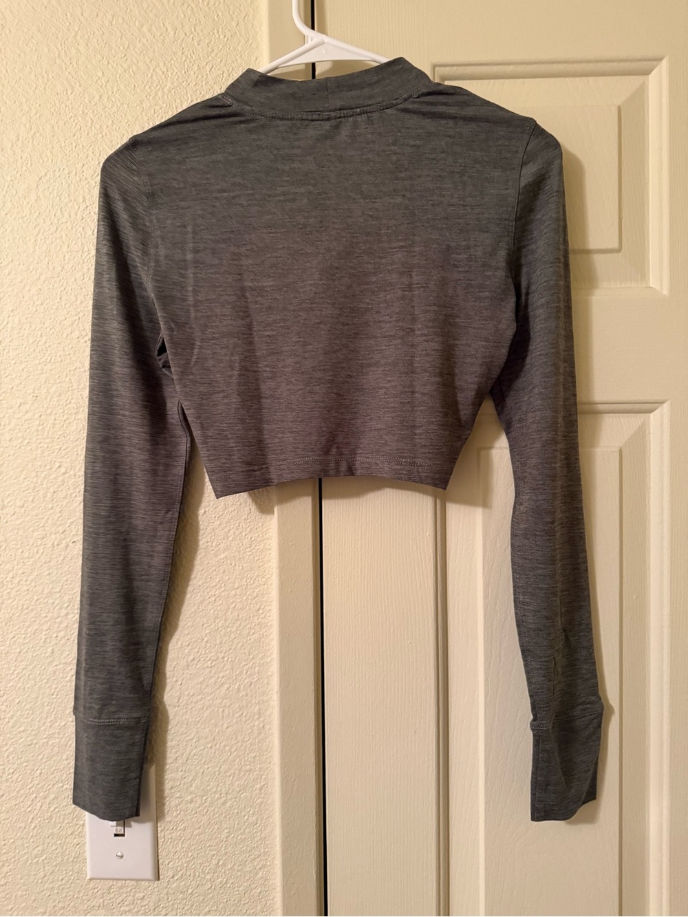 Vuori Lux Crop Tee Long-Sleeve Dusty Pine Heather - Picture 4 of 5